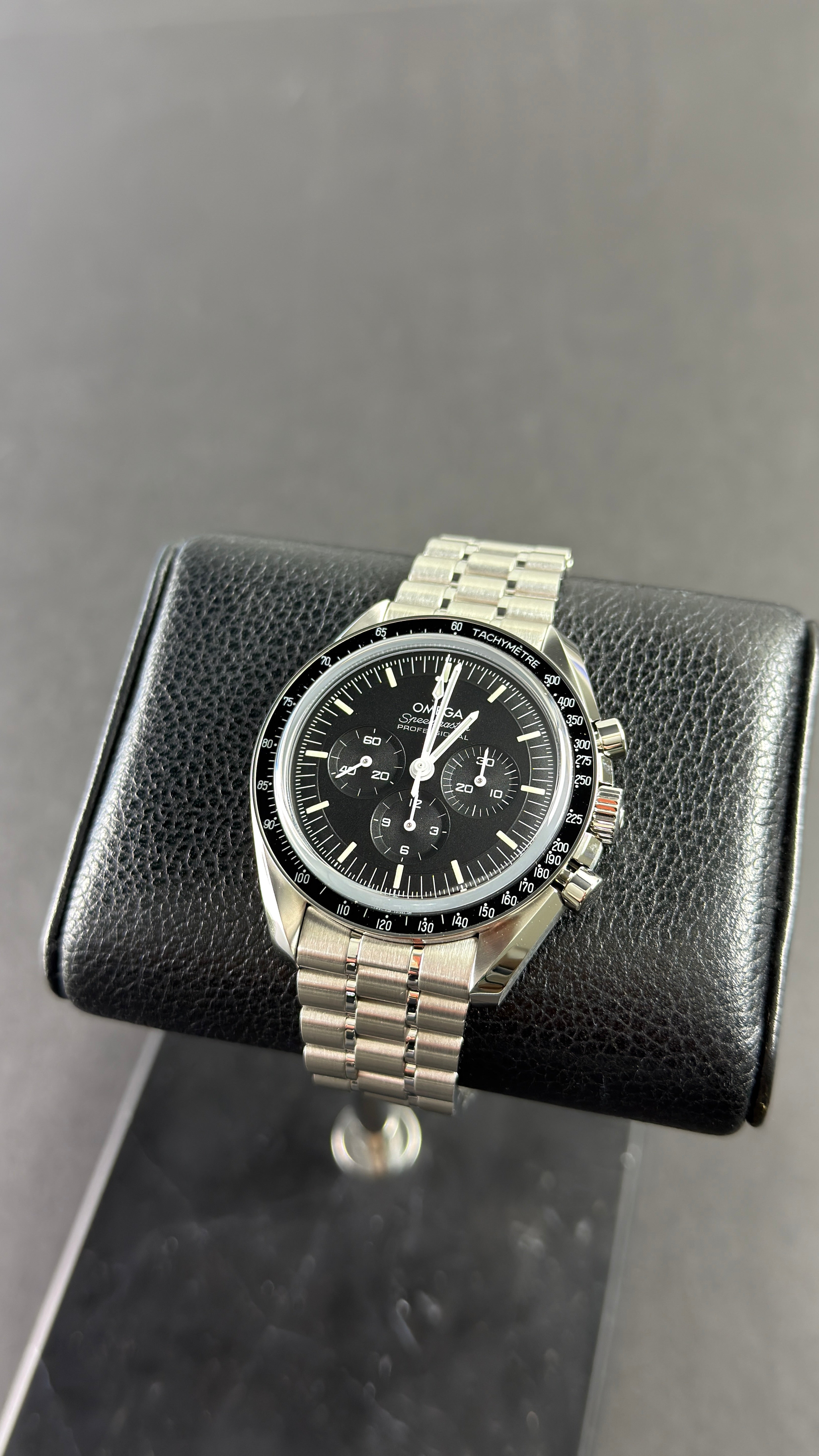 Omega Speedmaster Moonwatch Professional