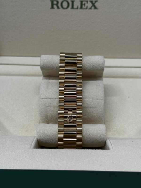 Rolex Day Date 40 Yellow Gold Black Baguette – Image 4