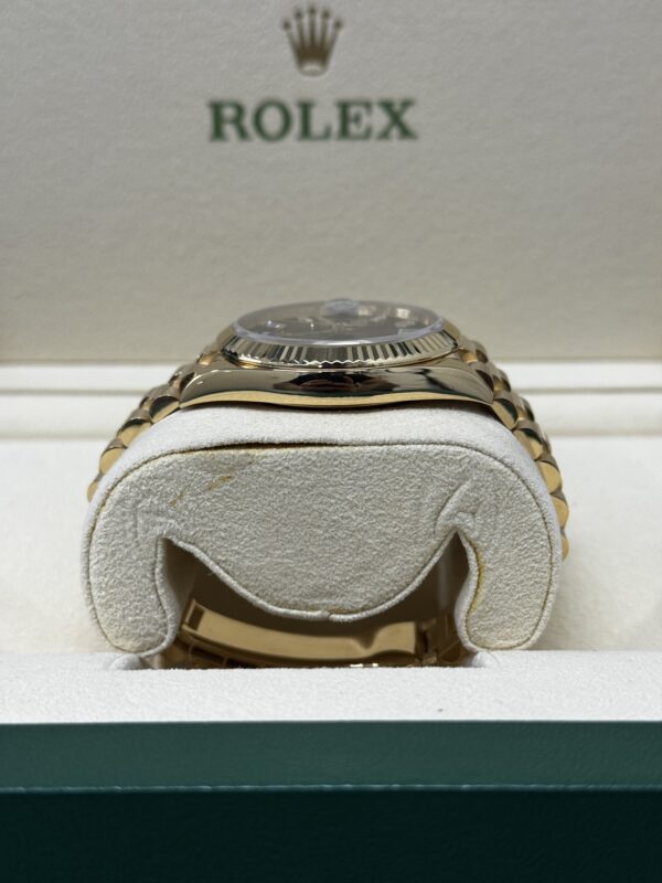Rolex Day Date 40 Yellow Gold Black Baguette – Image 2