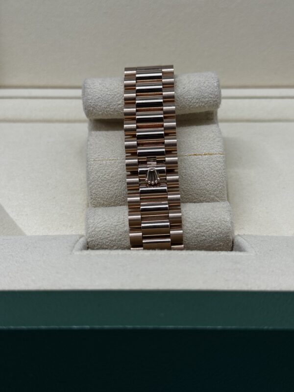 Rolex Day Date 40 Olive – Image 4