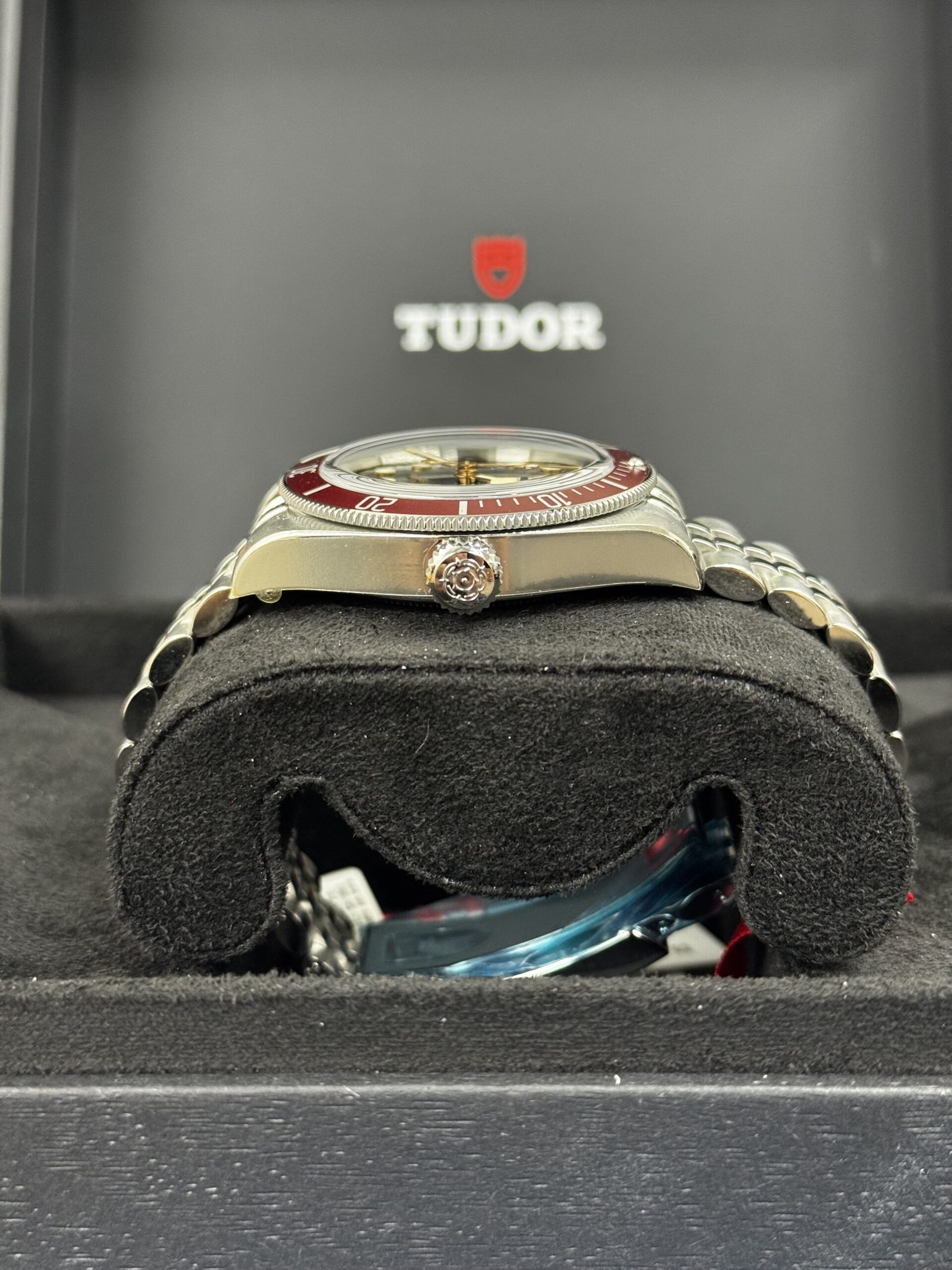 Tudor Black Bay 41 Burgundy *CONSIGNATION* – Image 5