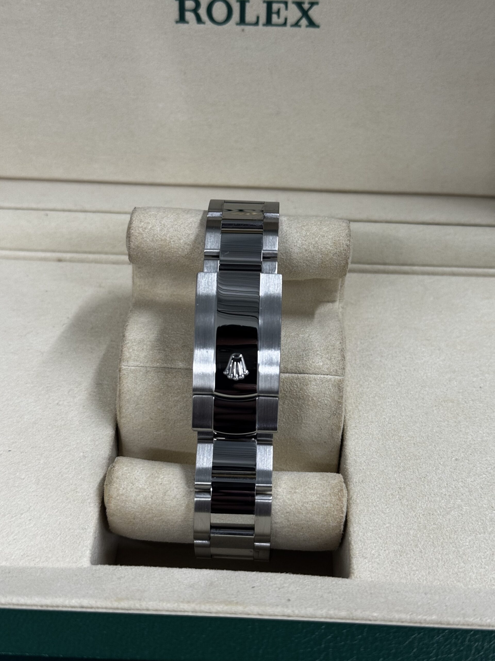 Rolex Datejust 41 Silver Dial - 126334 – Image 4