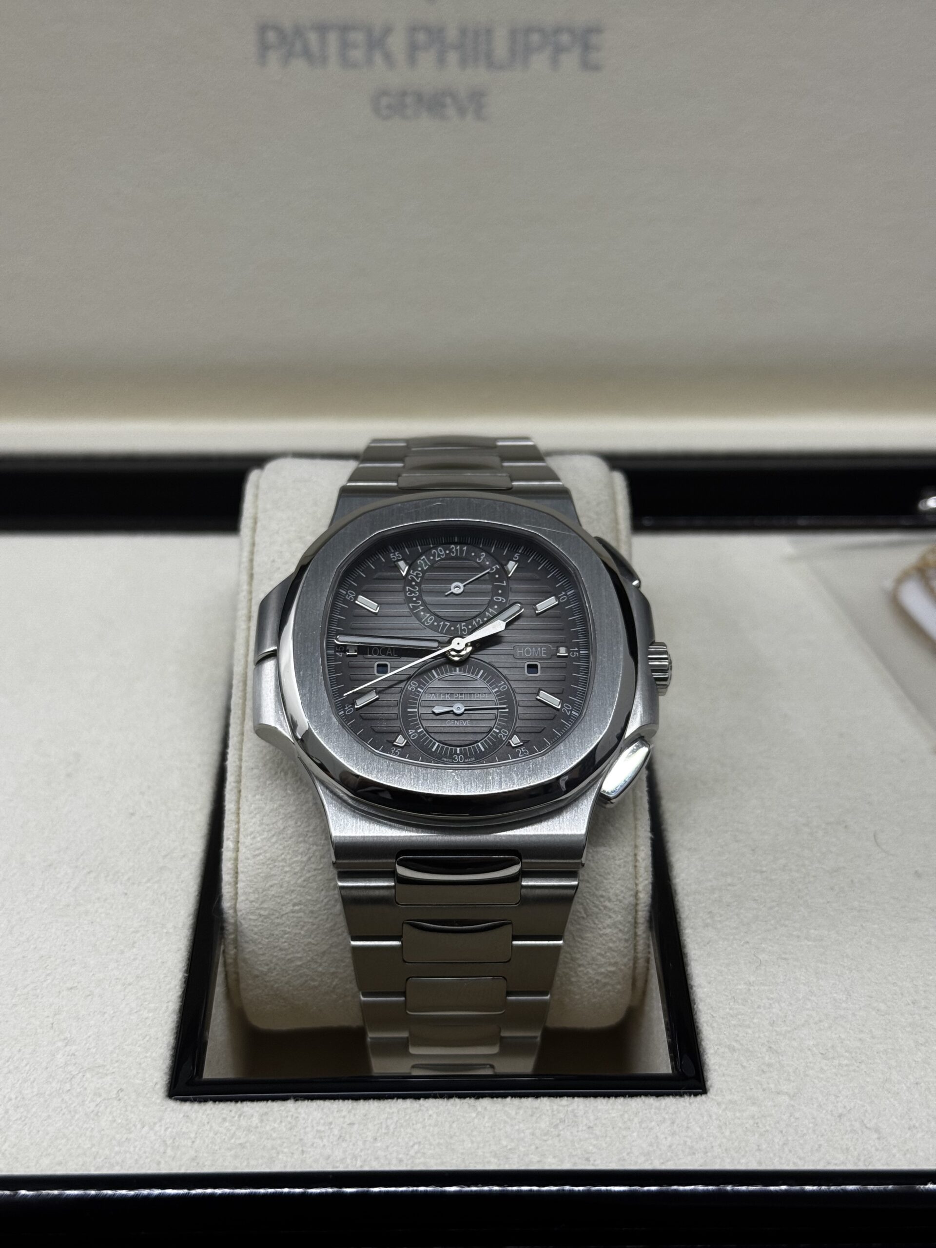 Patek Phillipe Nautilus 5990 Travel Time Chronograph – Image 2