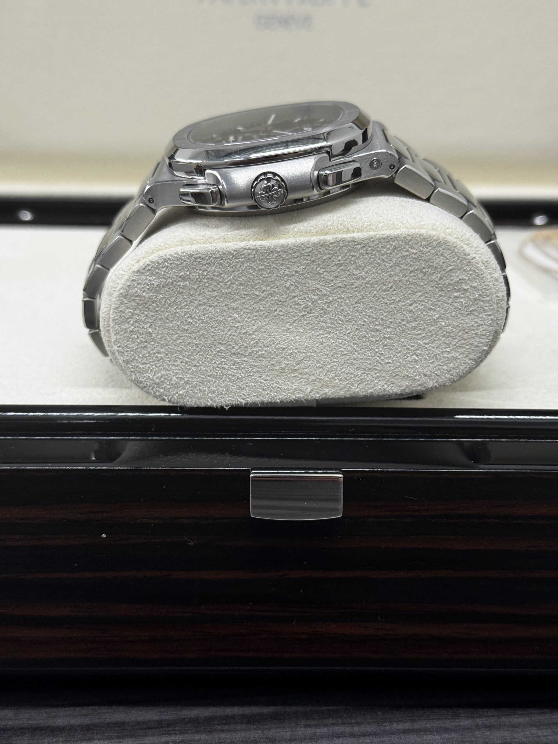 Patek Phillipe Nautilus 5990 Travel Time Chronograph – Image 3