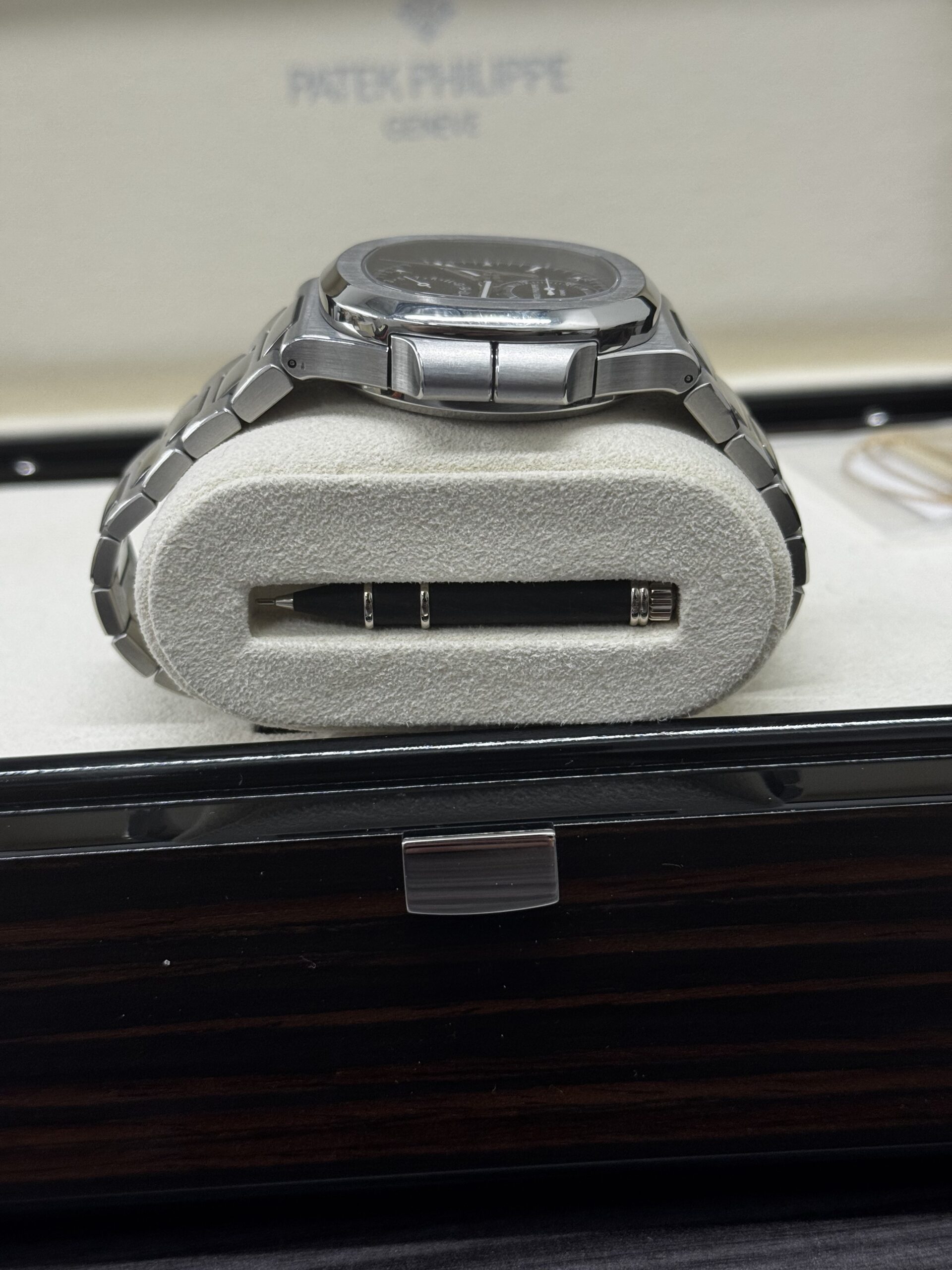 Patek Phillipe Nautilus 5990 Travel Time Chronograph – Image 4