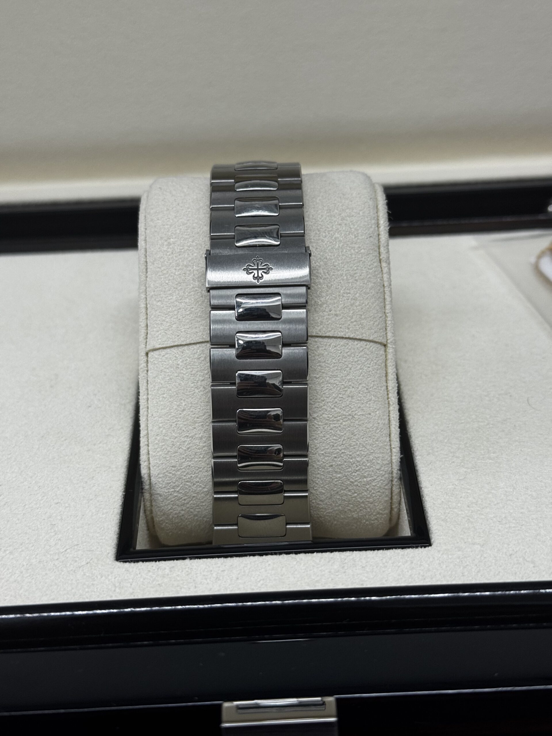 Patek Phillipe Nautilus 5990 Travel Time Chronograph – Image 5