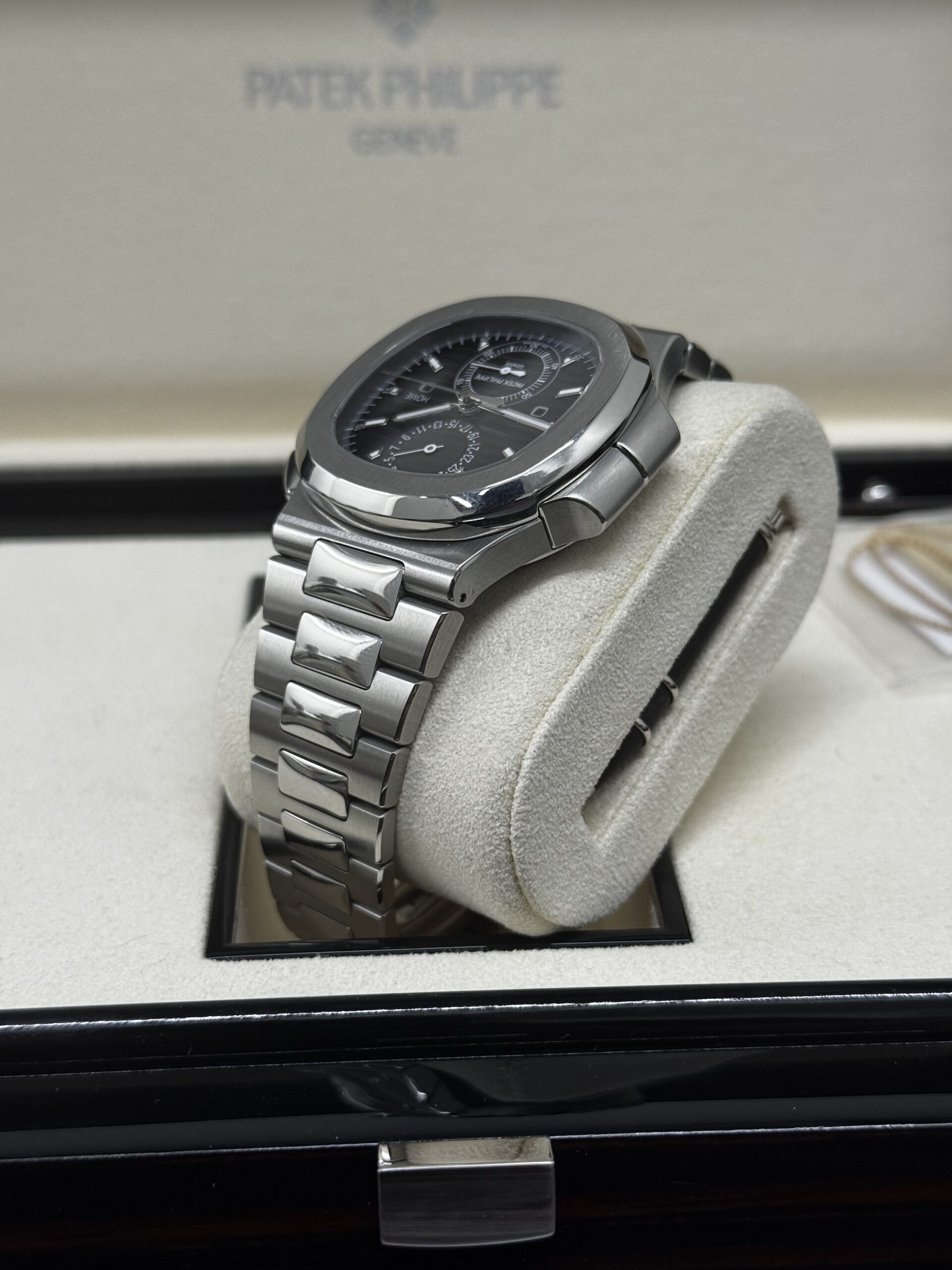 Patek Phillipe Nautilus 5990 Travel Time Chronograph – Image 6