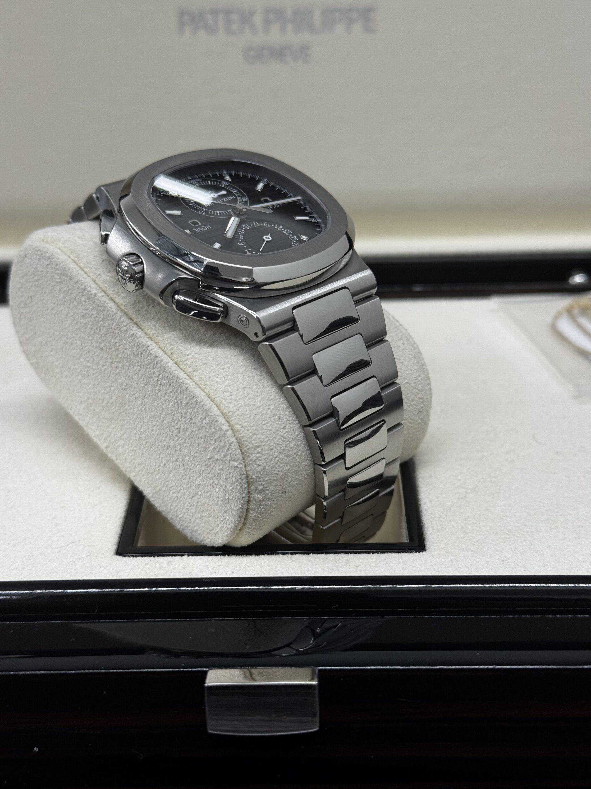 Patek Phillipe Nautilus 5990 Travel Time Chronograph – Image 7